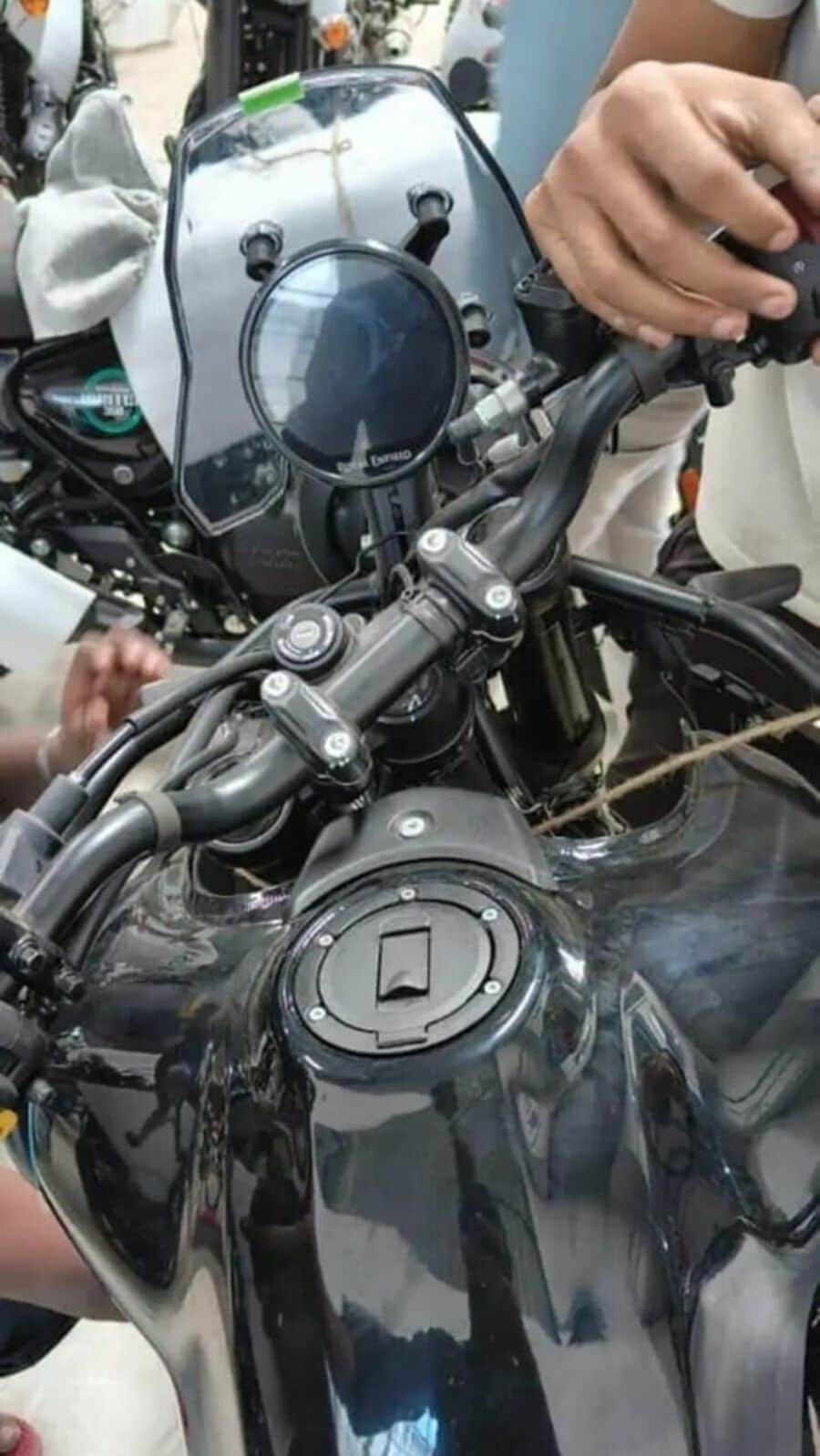 Royal_Enfield_Himalayan_450_4_1695367182173_1695367195805